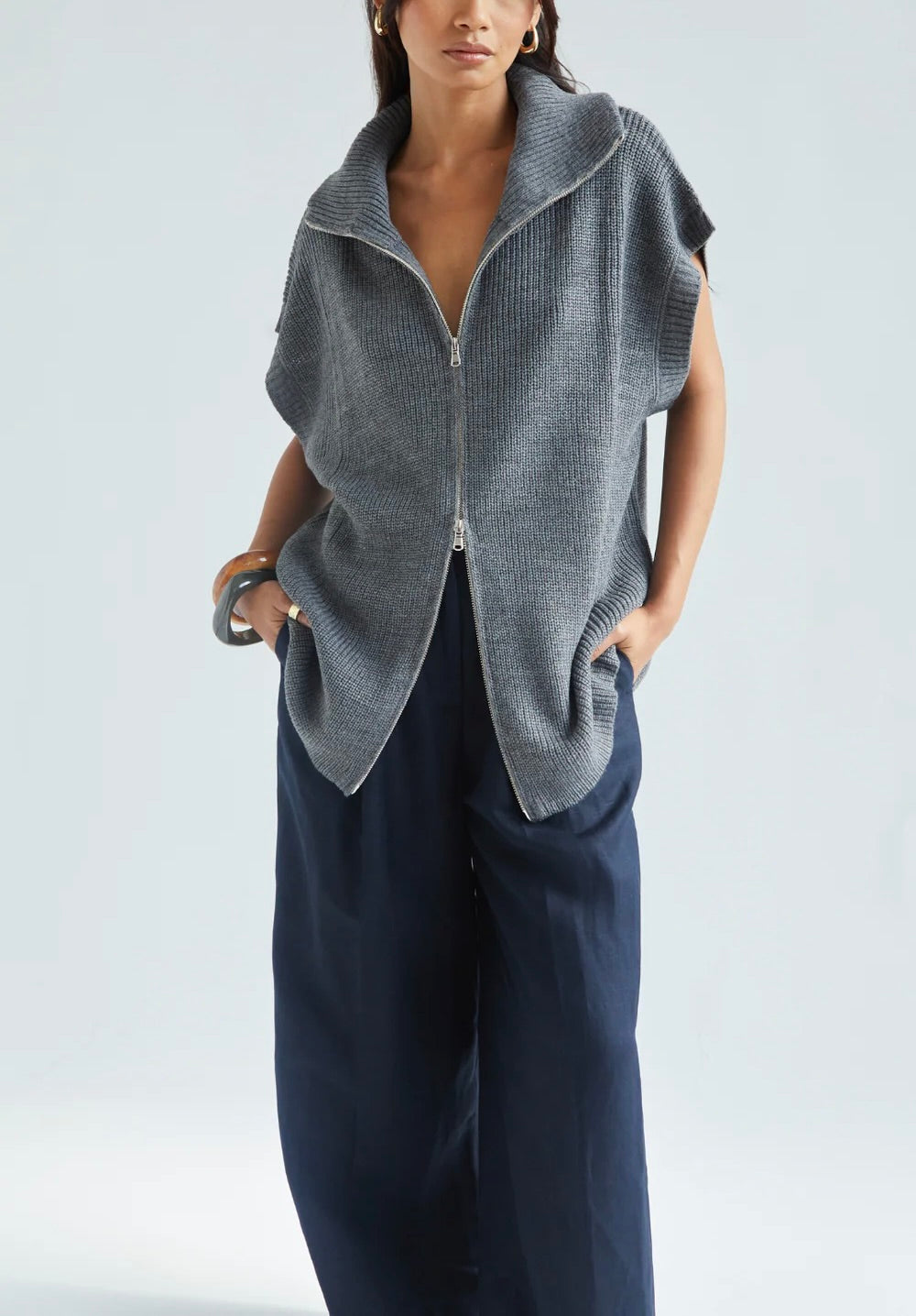 Millie Sleeveless Sweater In Grey