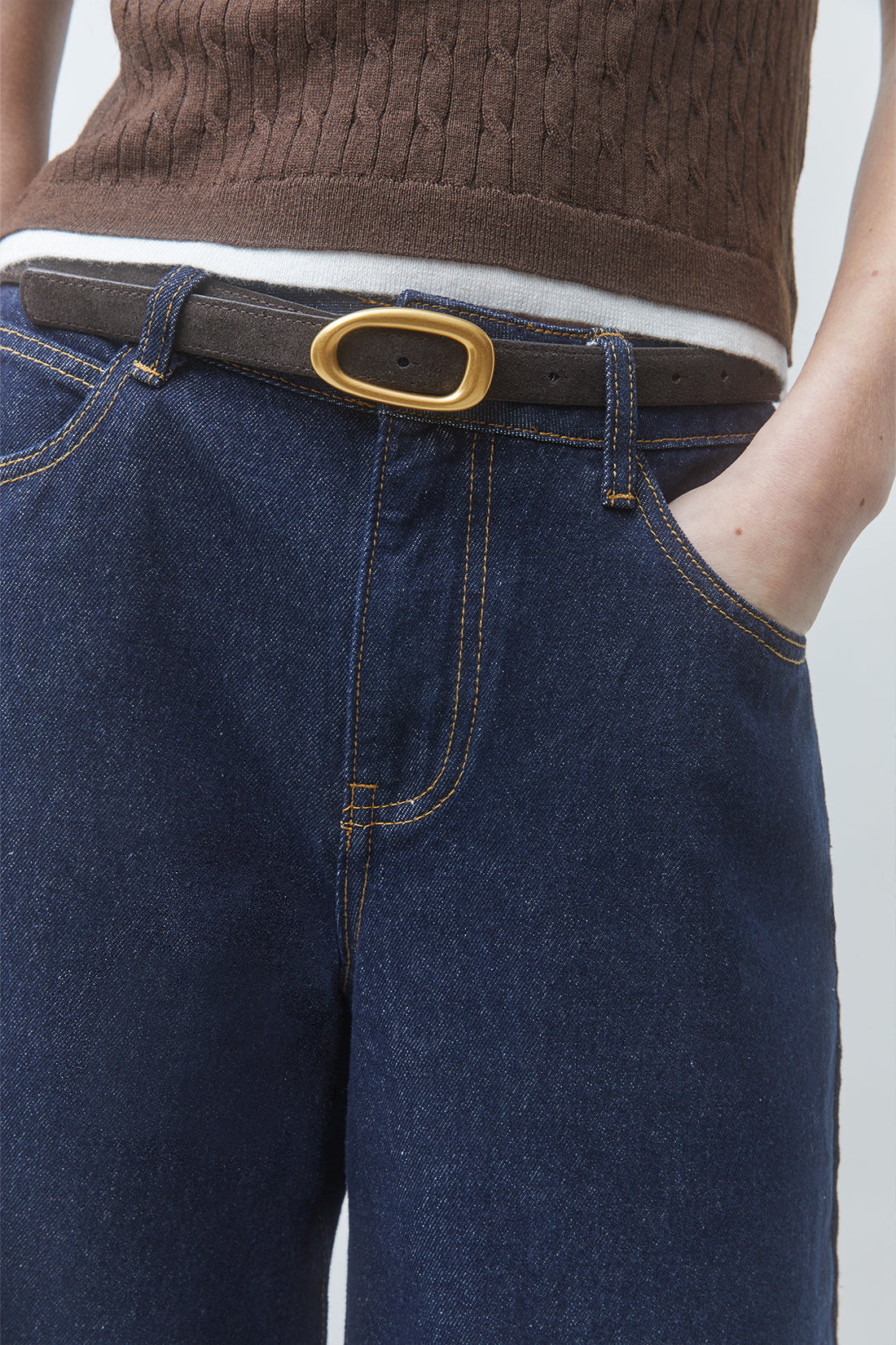 Asta Belt in Cafe